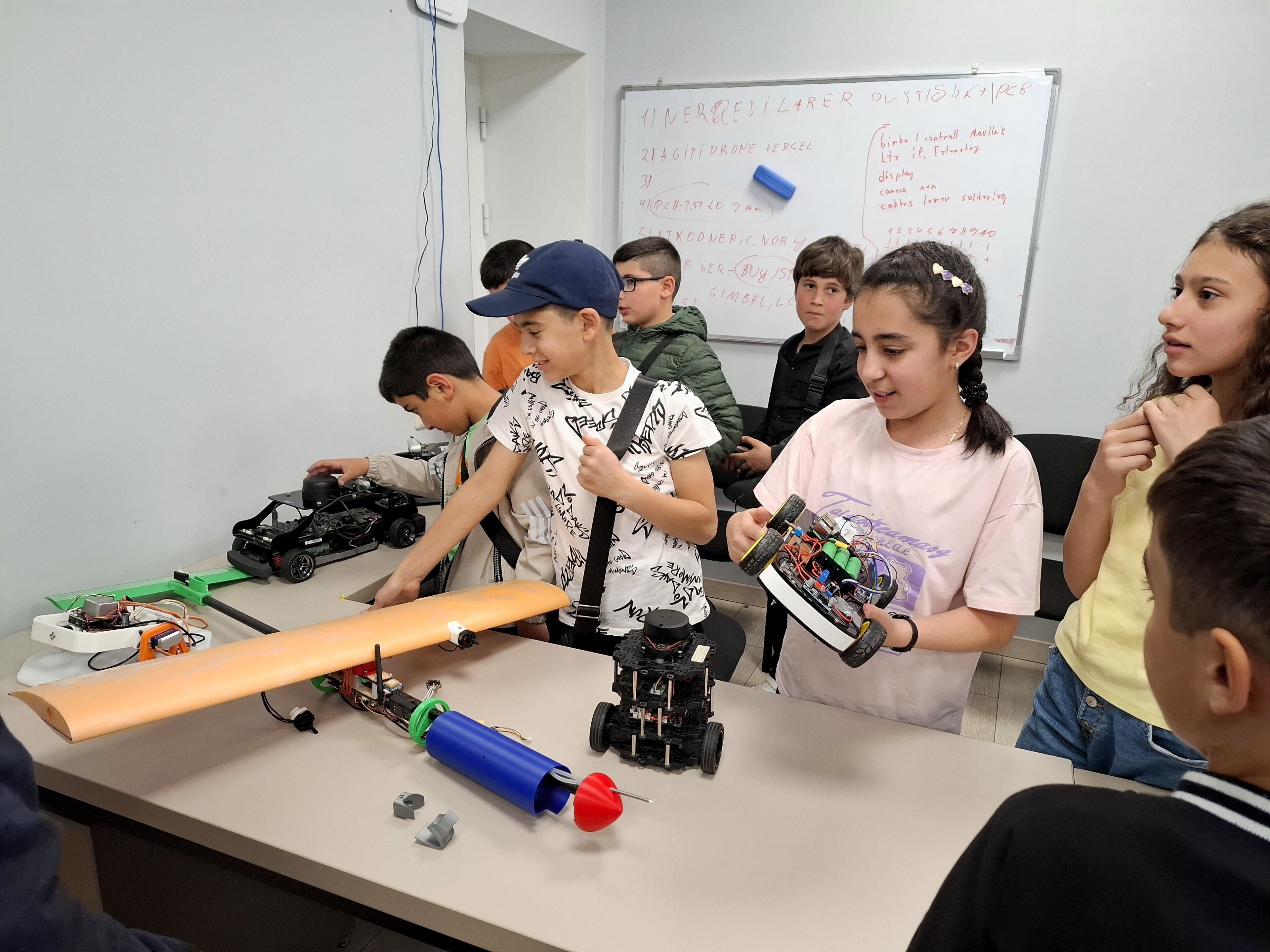 Students from Ashtarak Technological School Visited CSIE