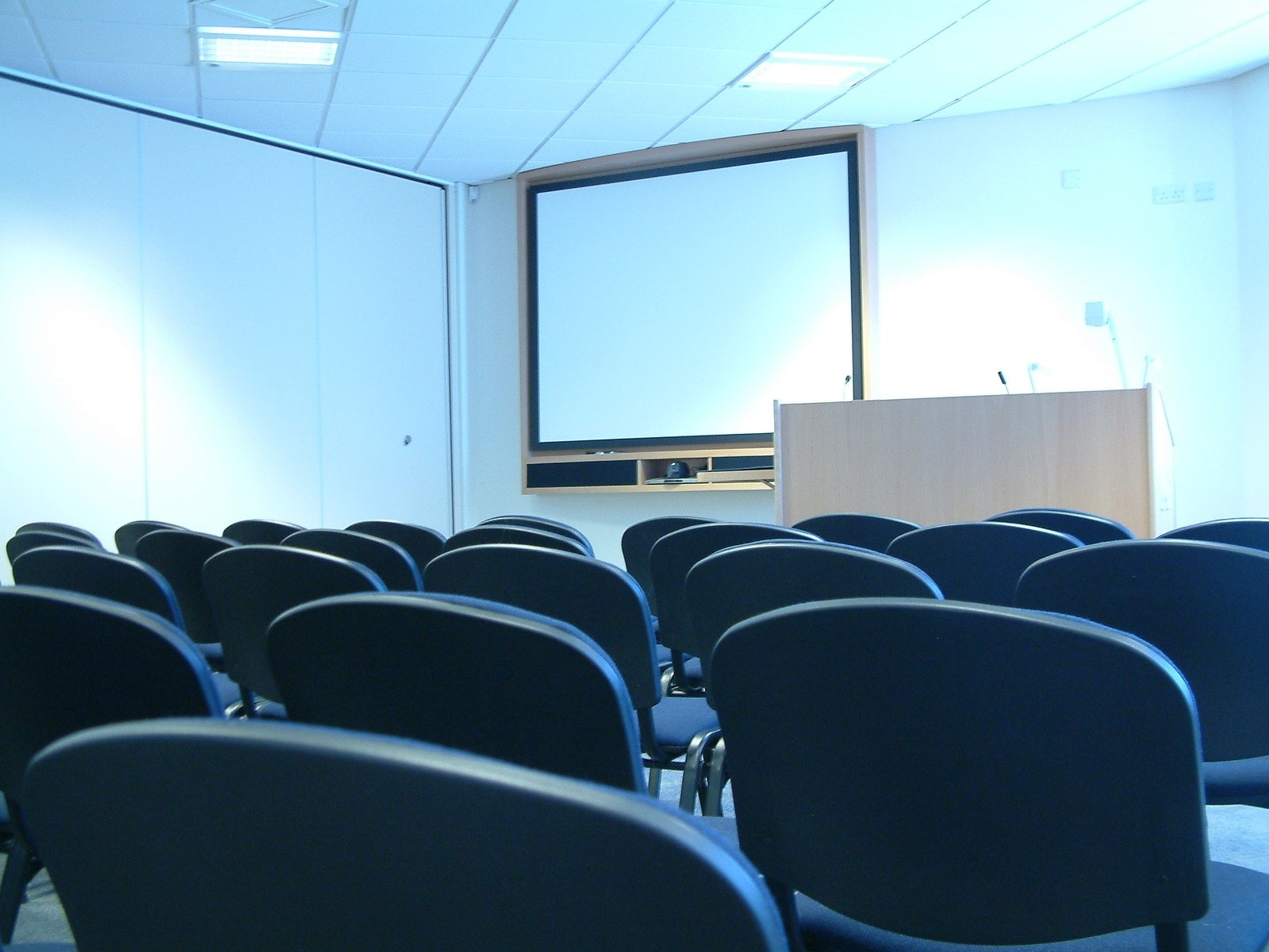 Seminar on Carleman-Fourier linearization of nonlinear real dynamical systems with quasi-periodic fields