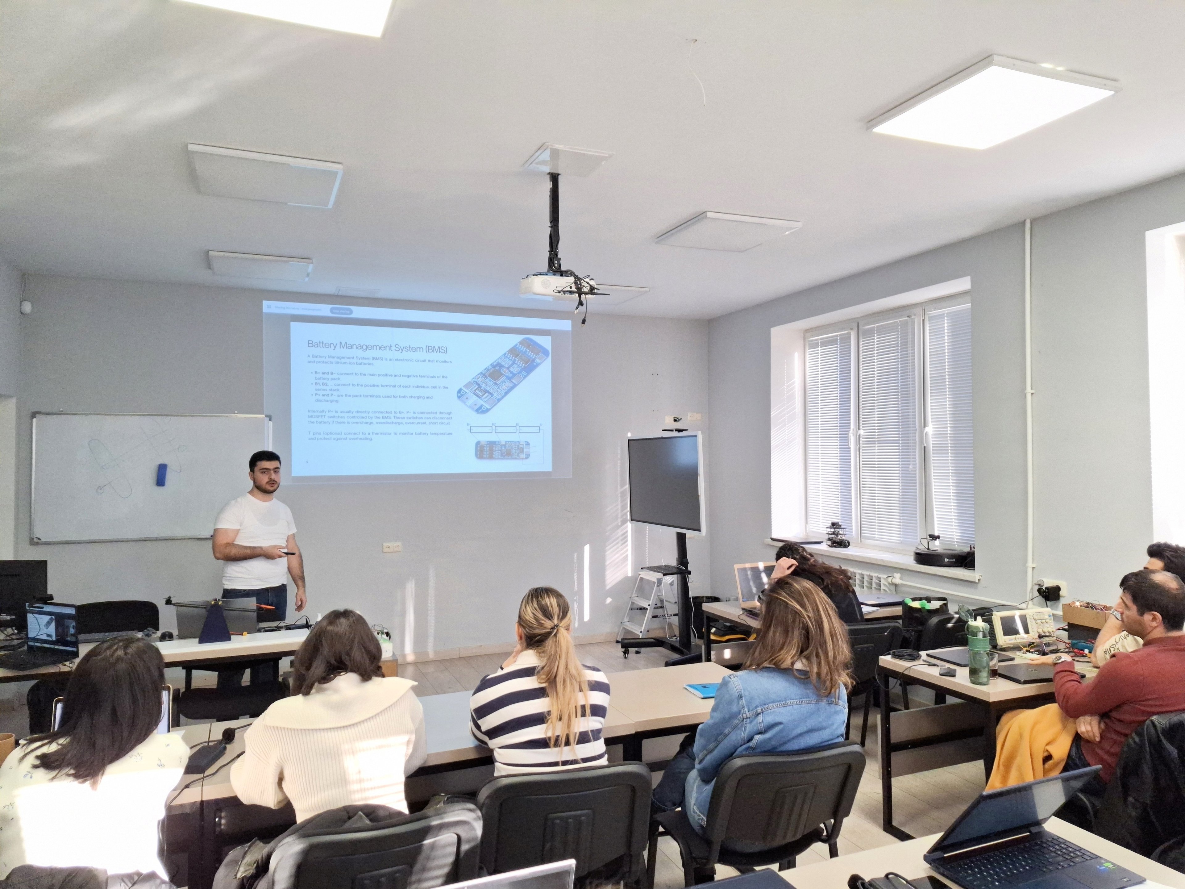 Development of a Wheeled Robotic Platform Based on Arduino and Raspberry Pi